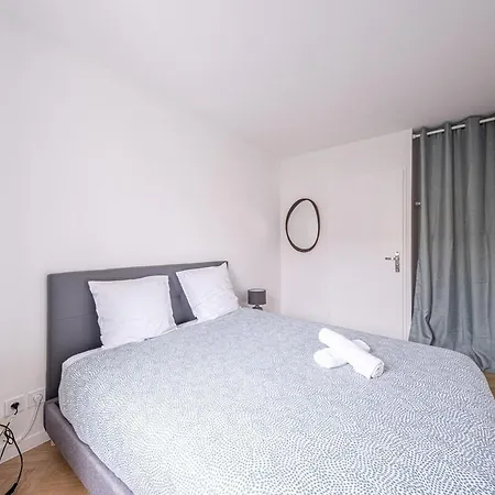 B4 Station Apartment *