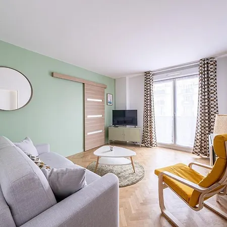 B4 Station Apartment Bussy-Saint-Georges